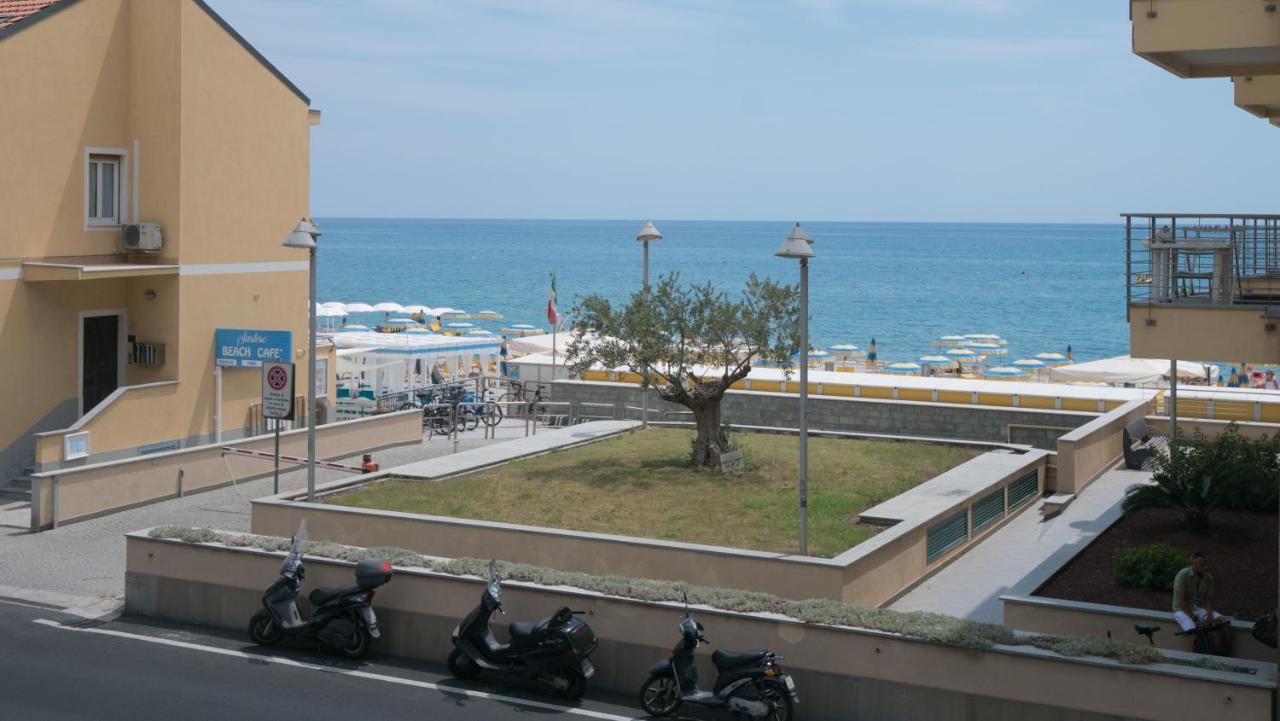 Babyaccommodation Family Experience III Pietra Ligure Exteriör bild
